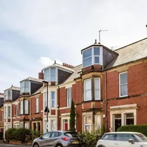  Apartment 2 Bedroom Apartment, Jesmond - Great Location!
