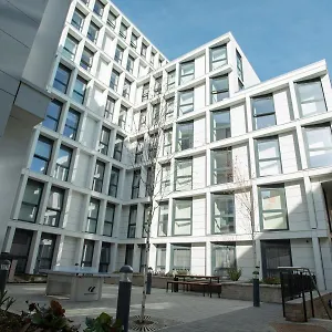  Apartment Market House In